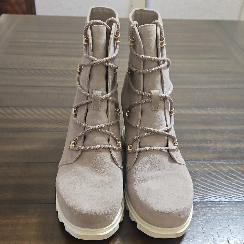 Sorel Women's Taupe Lace-Up Boots